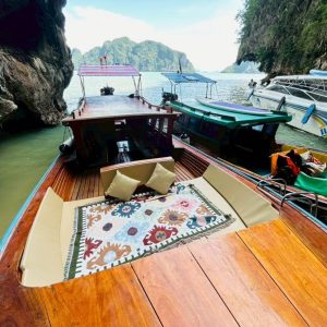 long tails boat james bond